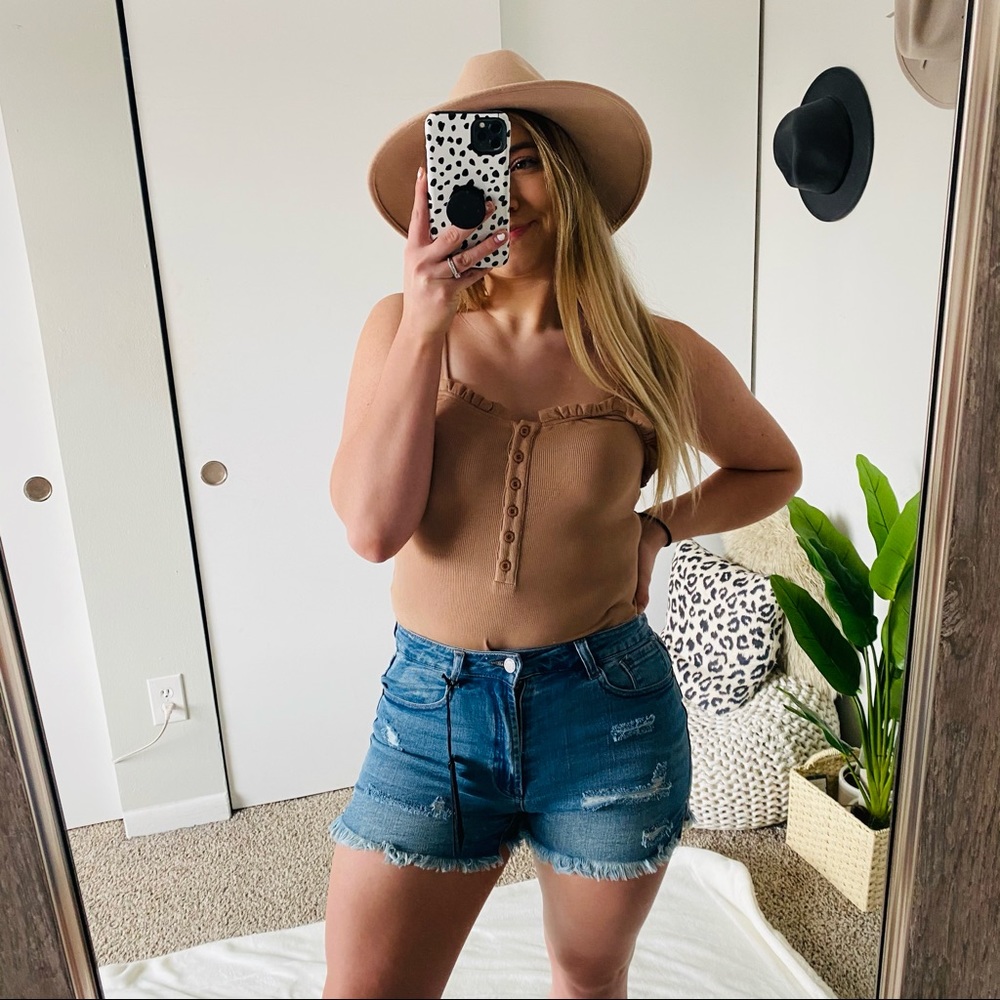 Distressed jean shorts - Picture 5 of 6